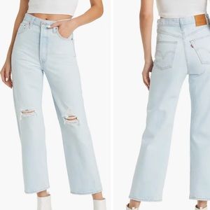 Levi’s Ribcage Straight Ankle Distressed